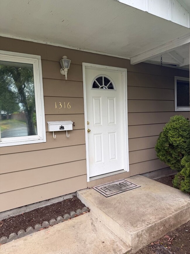 Foto del edificio - 3 bedroom 1 bathroom house in Springfield!