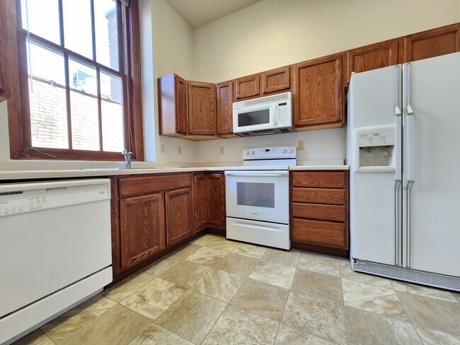 Building Photo - 224 1st Ave SW