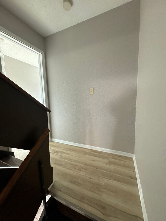 Building Photo - Available January 1st! Spacious 3 Bedroom ...