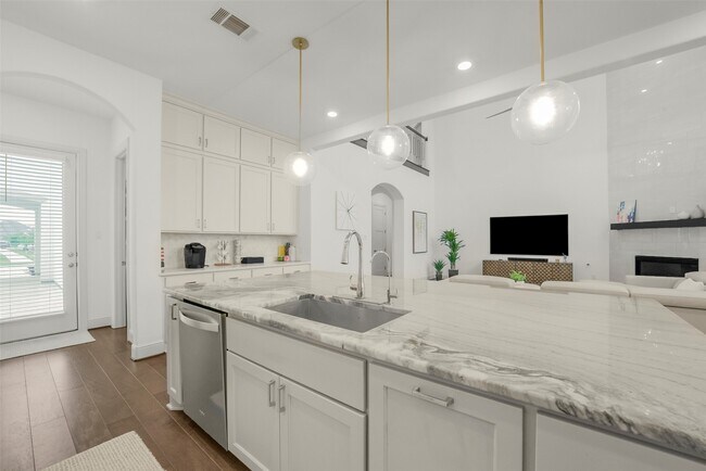 Foto del edificio - 2018 Grove Terrace Ln
