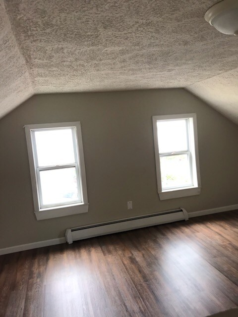 Foto del edificio - 241 W Broad St