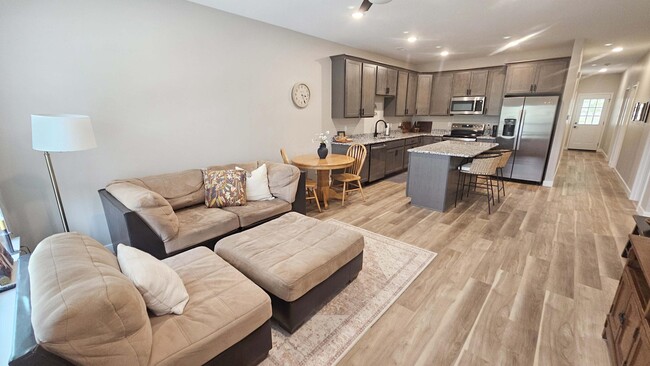 Foto del edificio - 1327 Autumn Ridge Dr