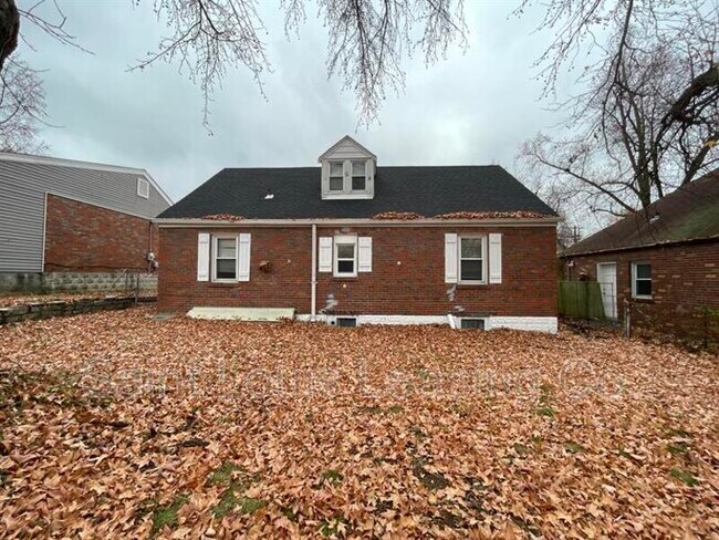 Building Photo - 802 Rolwes Ave