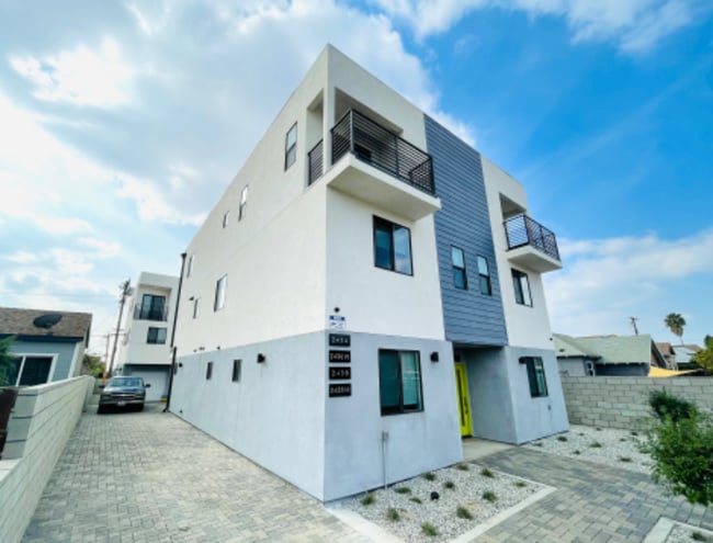 Photo - 2438 Cincinnati St Townhome