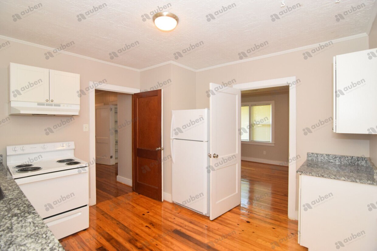 Foto principal - $1,200 - 2 bed/1 bath home for lease!, TOT...