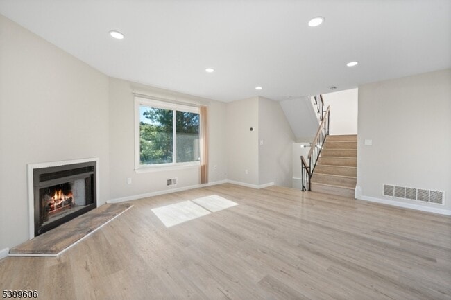 Building Photo - 160 Goldmine Ln