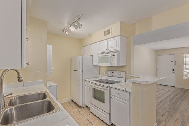 Building Photo - 5995 N 78th St