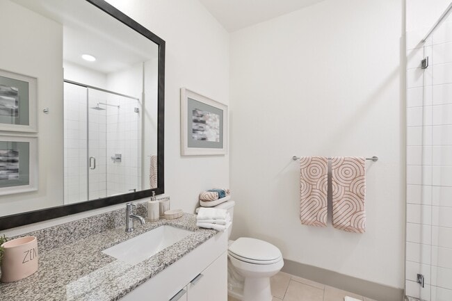 Baño del estudio - The Oliver