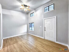 Building Photo - 1108 W McCarty Ln