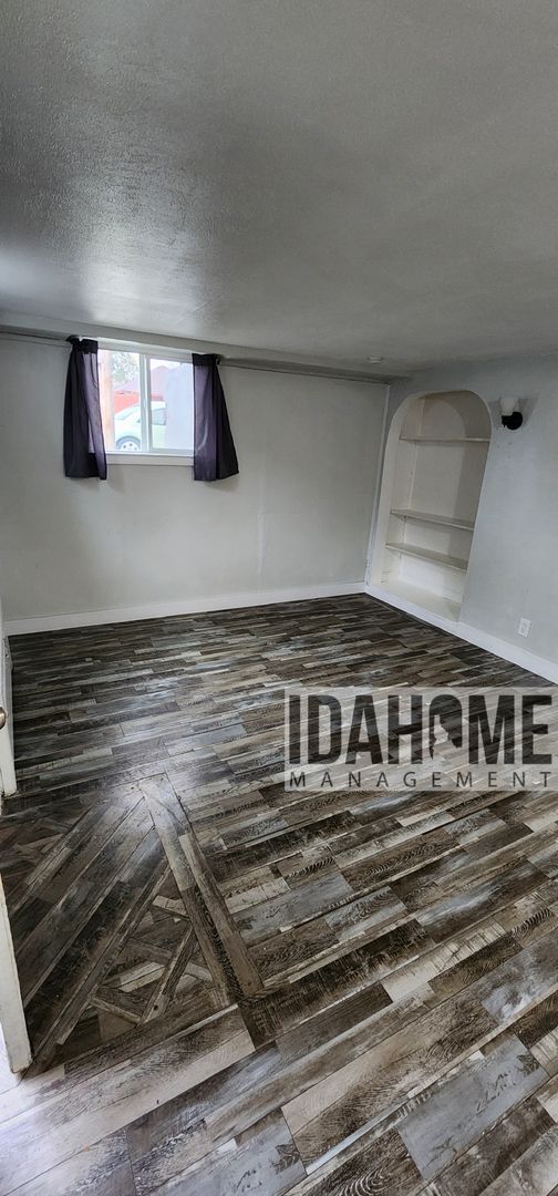 Foto del edificio - 626-628 W Custer St