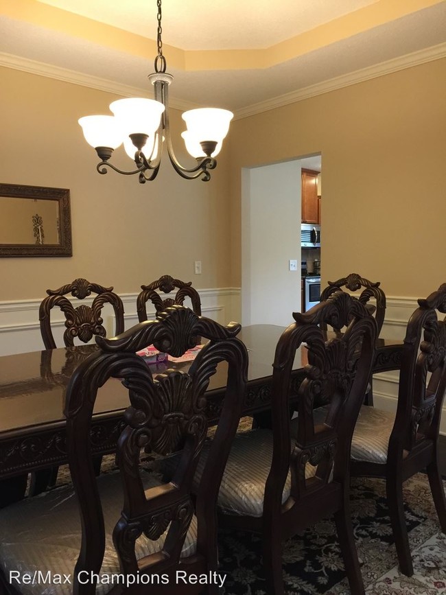 Building Photo - 1607 Lexington Lake Dr