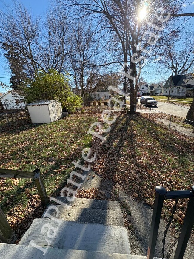 Foto del edificio - Spacious 4-Bed Home with Fresh Updates in ...