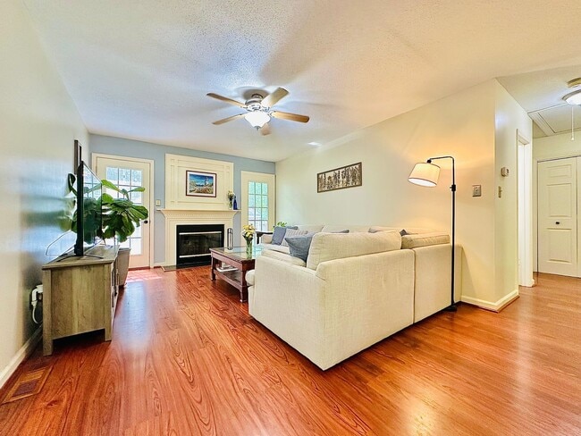 Building Photo - Beautiful 3 Bed, 2 Bath Home by Nature Preserve