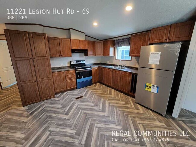 Building Photo - 3 Bedroom Mobile Home Available for Sale o...