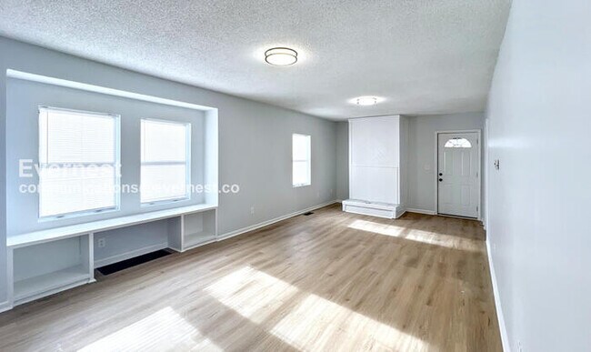 Foto del edificio - 907 S Cedar Ave