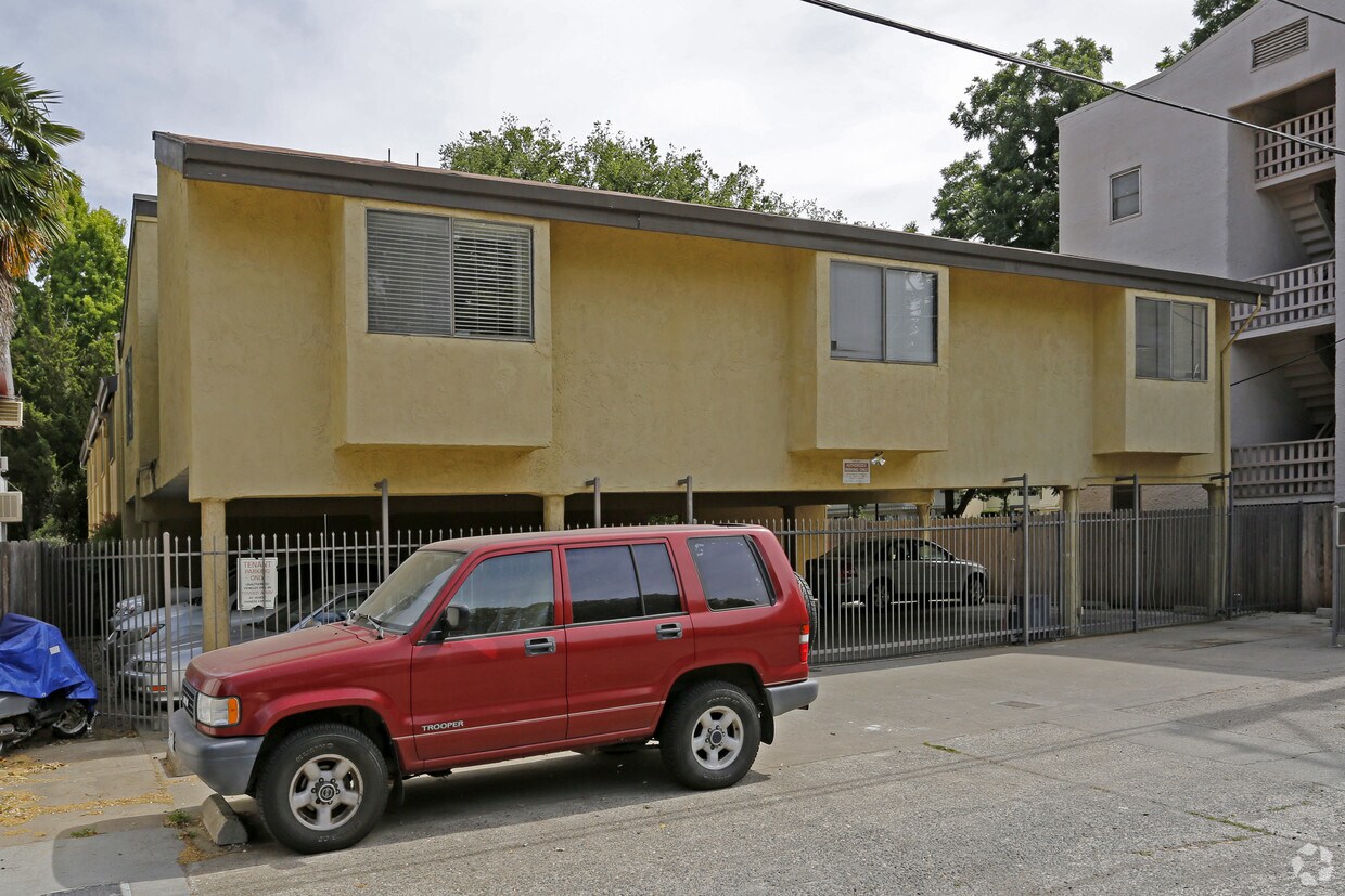 Primary Photo - 2222 I St
