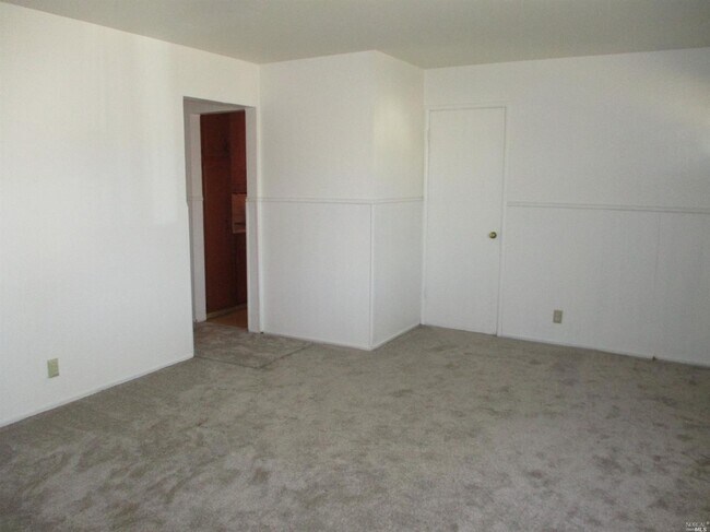 Building Photo - 391 Hopkins Dr