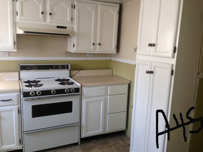 Building Photo - 4 br, 1 bath House - 322 South Main St