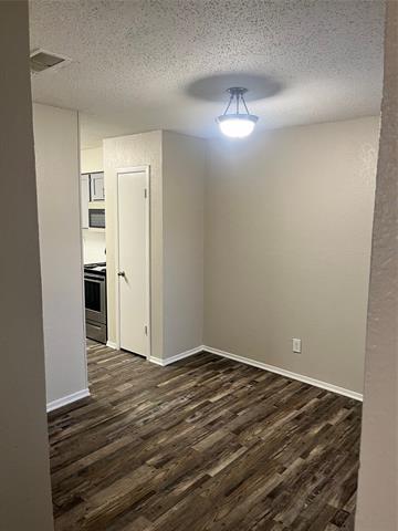 Primary Photo - 1400 W Lamar Blvd