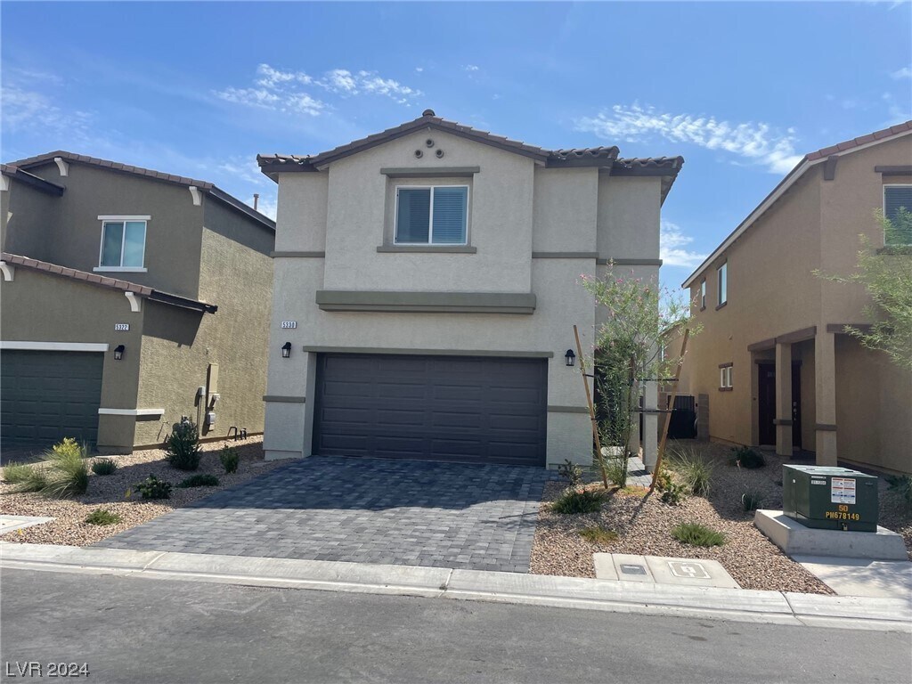 Foto principal - 5330 White Butterfly St