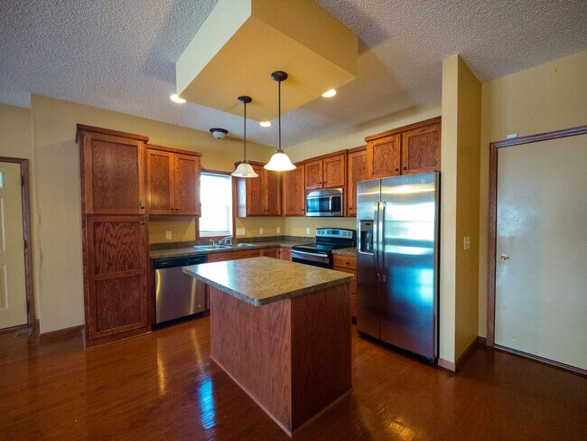 Building Photo - Detached town home. *3Bed*2.5Bath Avail Fe...
