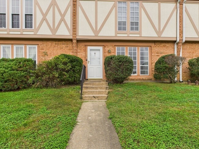Building Photo - 783 Pleasant St