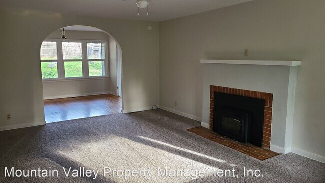 Building Photo - 2 br, 1 bath House - 130 E Empire Court