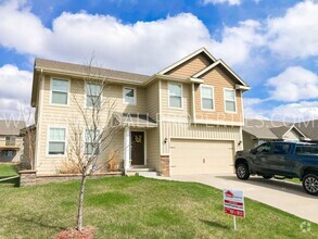 Building Photo - 1903 SE Clover Ridge Dr
