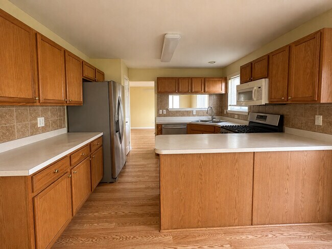 Building Photo - 557 Kathleen Dr