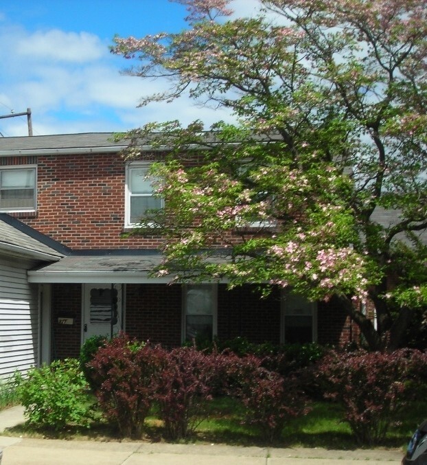 Foto principal - Spacious 4 Bedroom Hellertown Home!