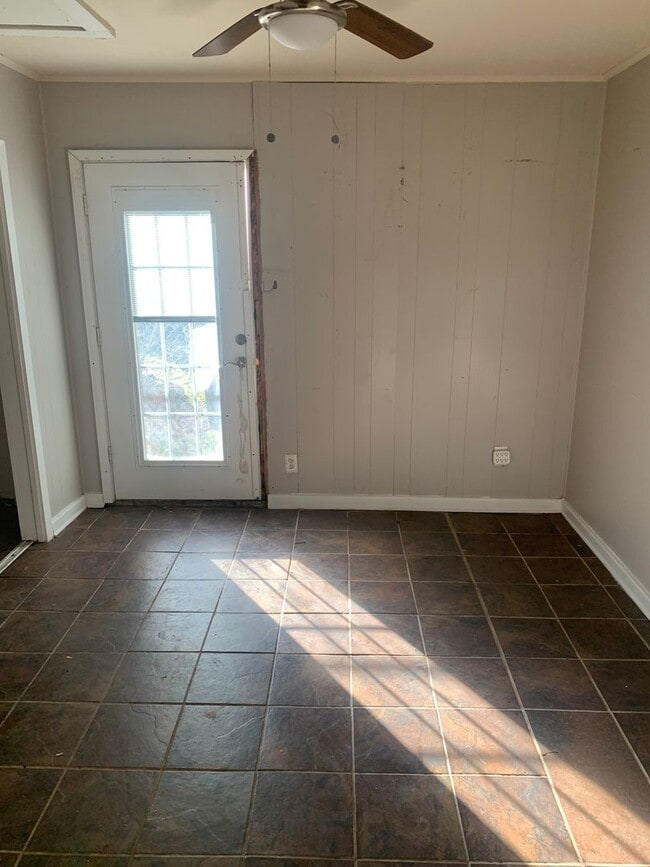 Building Photo - 233 E Jordan St