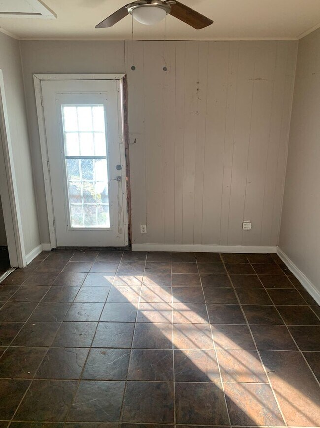 Foto del edificio - 233 E Jordan St