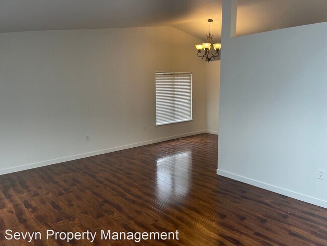 Foto del edificio - 3 br, 2 bath House - 622 Northern Way