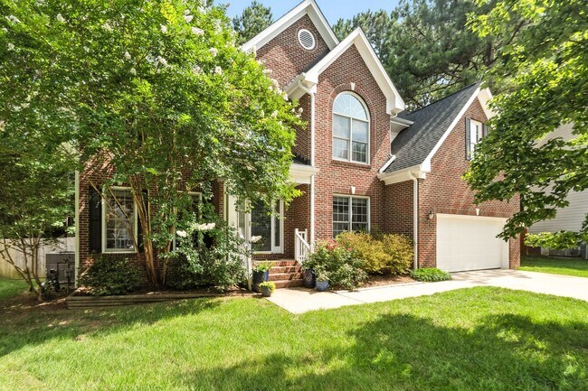 Building Photo - Beautiful 5 bedroom home with fenced in ya...