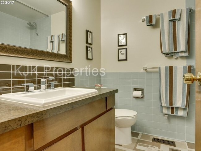 Building Photo - 5230 SE 37th Ave
