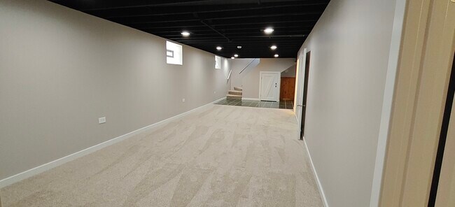Building Photo - 10842 S Sacramento Ave