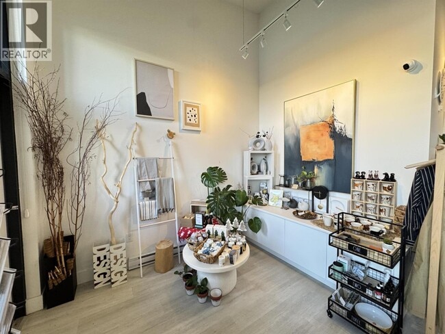 Building Photo - 2180 Kelly Ave