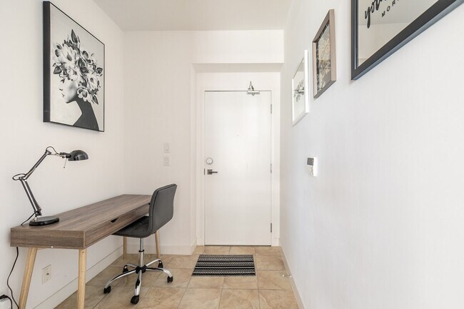 Photo du bâtiment - 137 Bremner Blvd