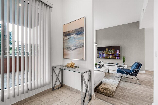 Foto del edificio - 785 Crandon Blvd