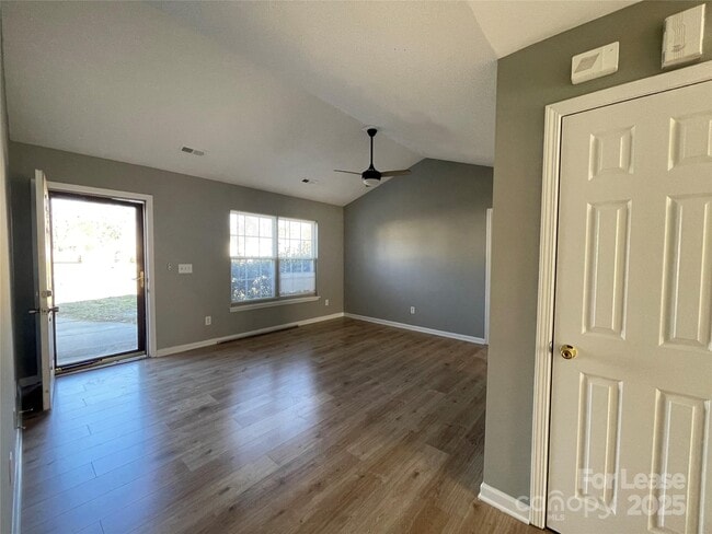 Building Photo - 1755 Rosewell Dr