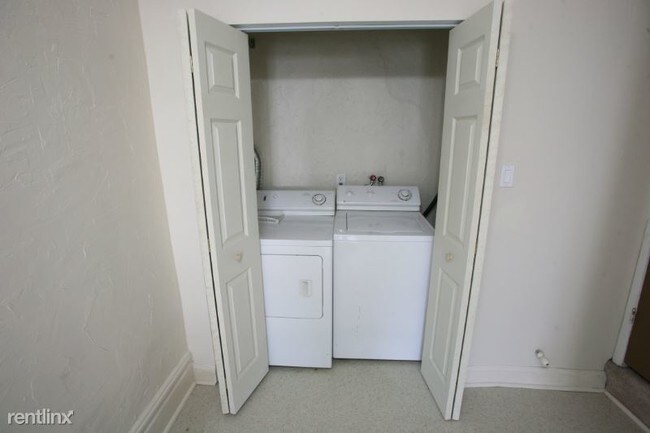 Foto del edificio - 2 br, 1 bath Apartment - 27 WARREN 2 Unit 2