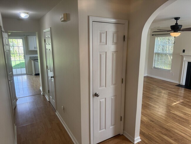 Photo - 1410 Juniper Hills Ln House