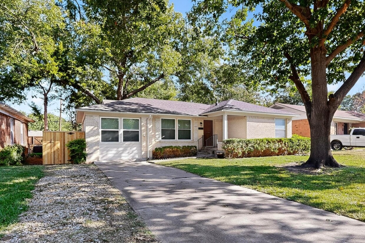 Primary Photo - 2207 Housley Dr