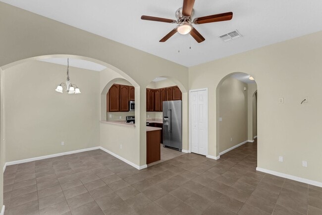 Building Photo - Beautiful 2 Bedrooms & 2.5 Baths Townhome ...