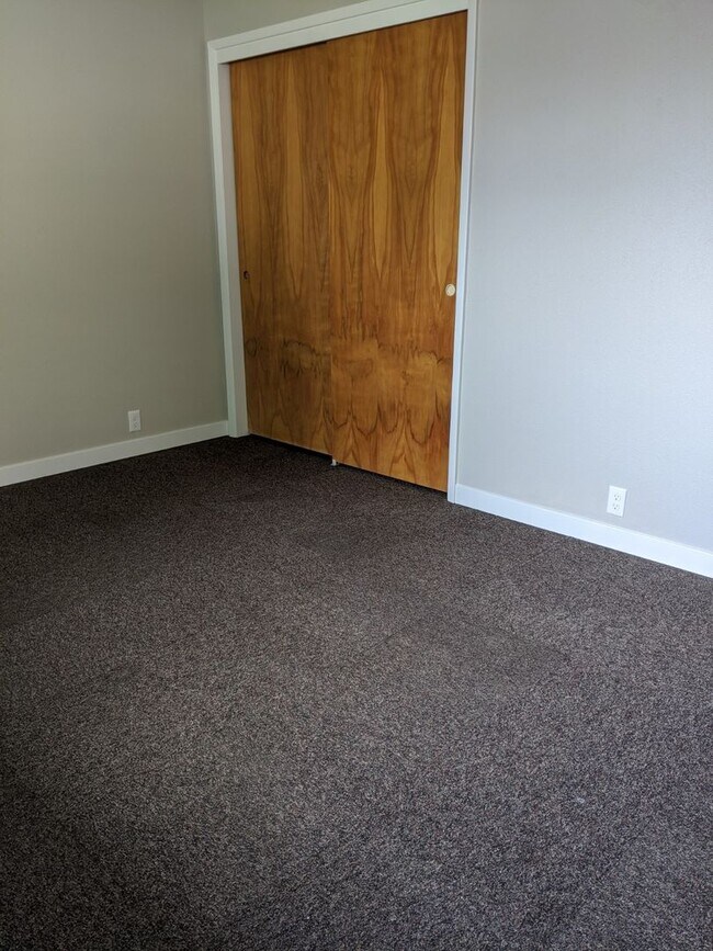 Foto del edificio - Beautifully updated 3 bedroom Orchards house