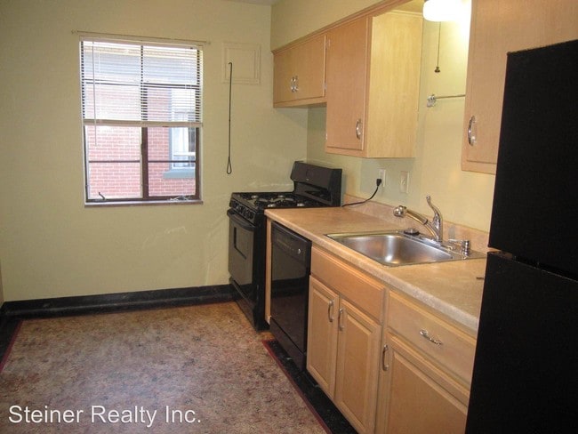 Building Photo - 1302 Lancaster Ave