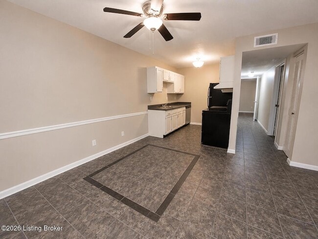 Foto del edificio - 6522 Six Mile Ln