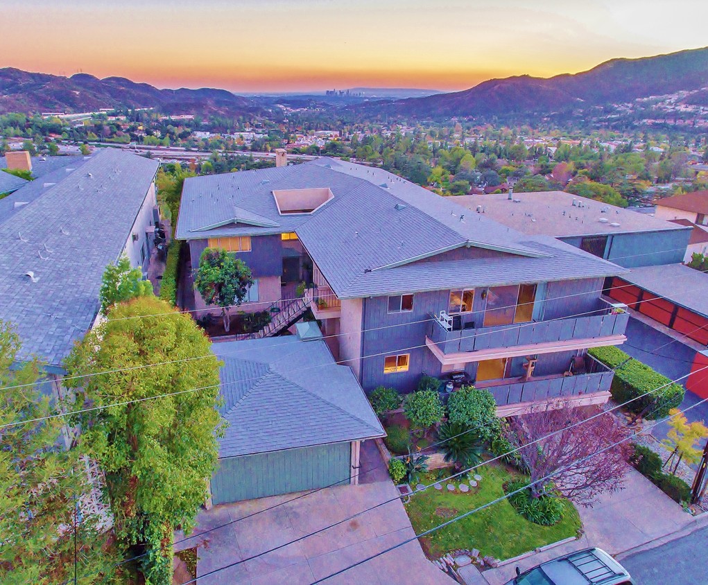 Primary Photo - La Canada View Apartments