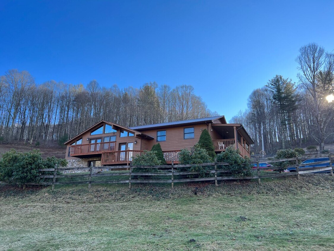 2800 Smith Creek Rd, Mars Hill, NC 28754 House Rental in Mars Hill