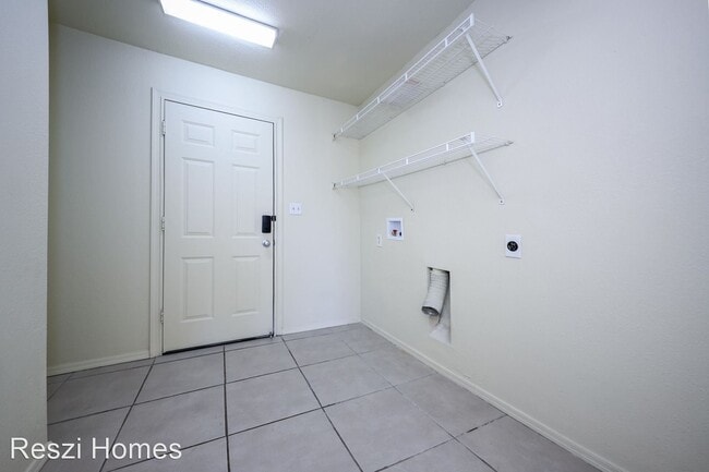 Building Photo - 3 br, 2 bath House - 3212 South Magda Ave